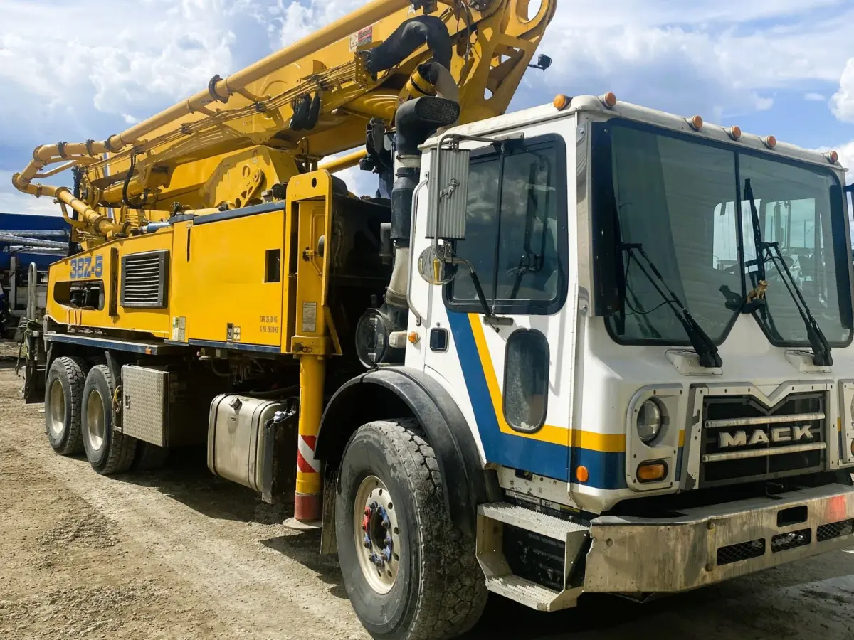 2014 Putzmeister 38M Concrete Pump on 2015 Mack MRU613 #11614 JA image