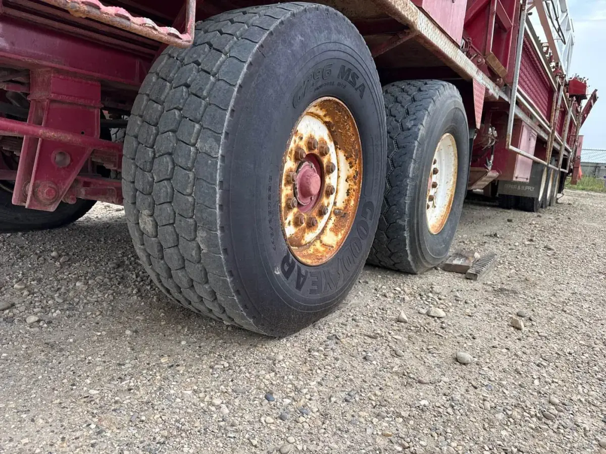 1981 Skytop Ranger with Mainland 140-72 Freestanding Service Rig #12209 JA image