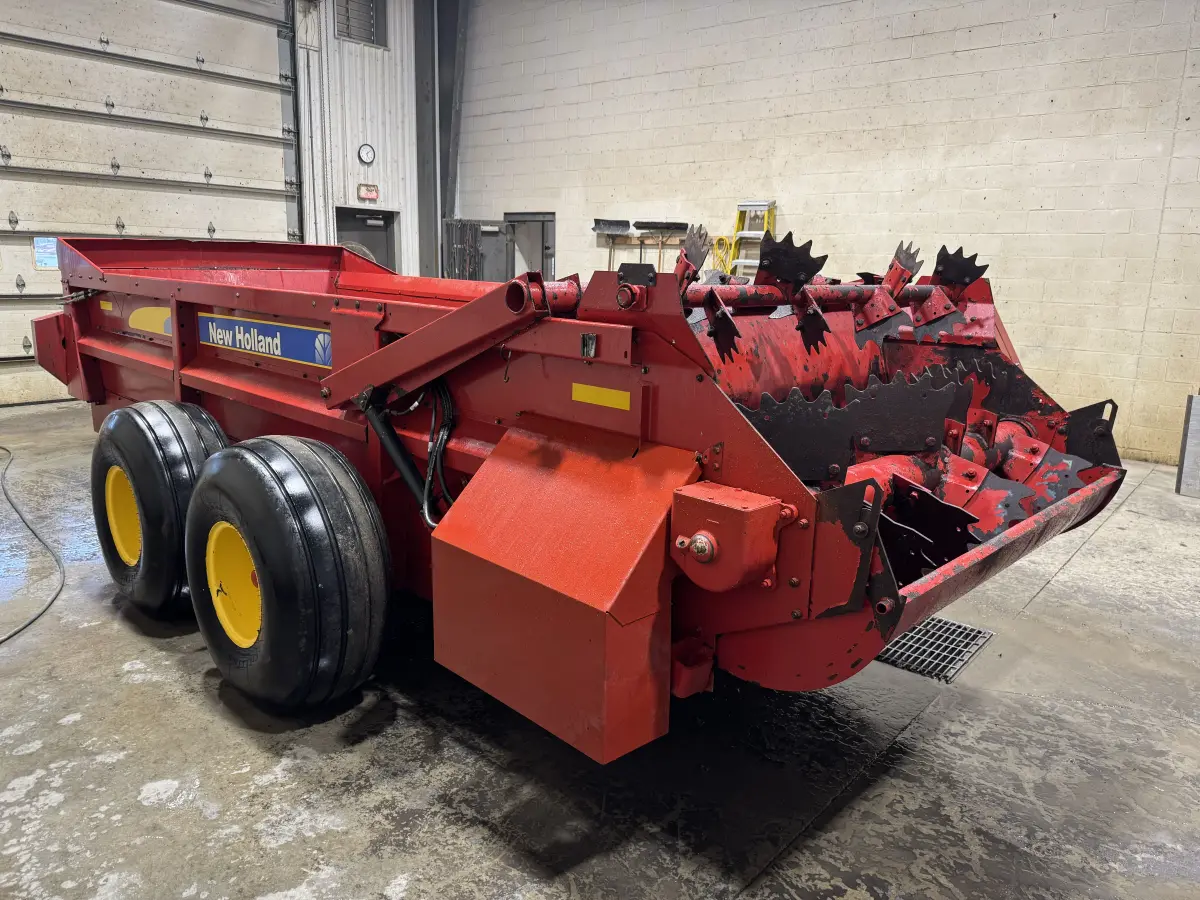 New Holland 195 manure spreader image