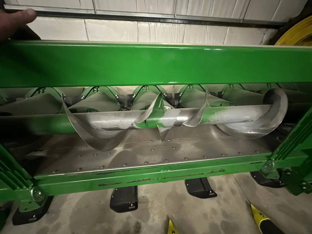 JOHN DEERE 708C image