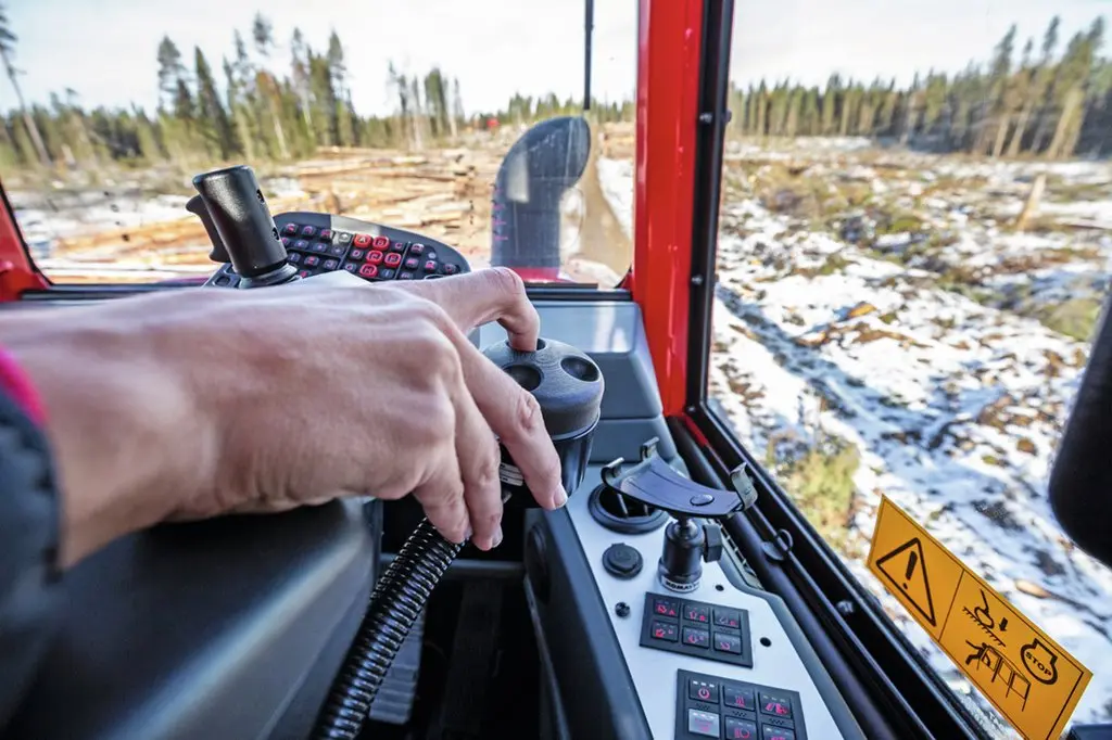 Komatsu 855-3 Forwarder image