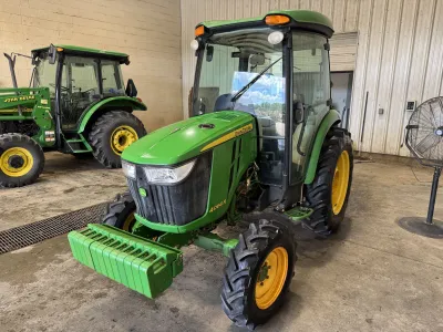 John Deere 4066r 4x4 cab tractor image 2