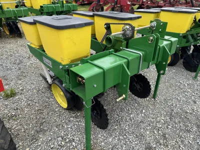 John Deere 2 row 3pt corn planter image 1