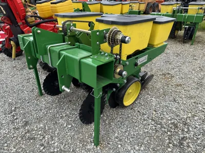 John Deere 2 row 3pt corn planter image 2