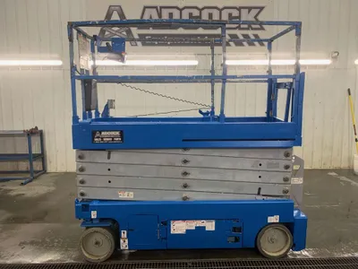 2014 Genie GS-3232 Electric Scissor Lift image 2