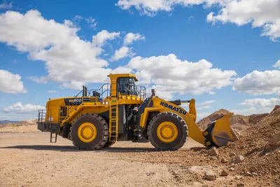 Komatsu WA900-8 Wheel Loader image 2