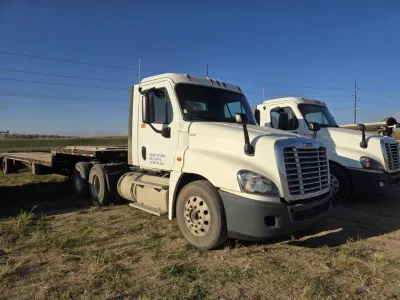2016 Freightliner Cascadia image 2