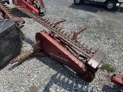International 7' fast hitch sickle bar mower image 2