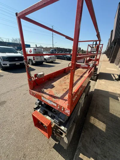 2017 Electric Skyjack Scissor Lift SJIII3220 | 900 LBS image 1