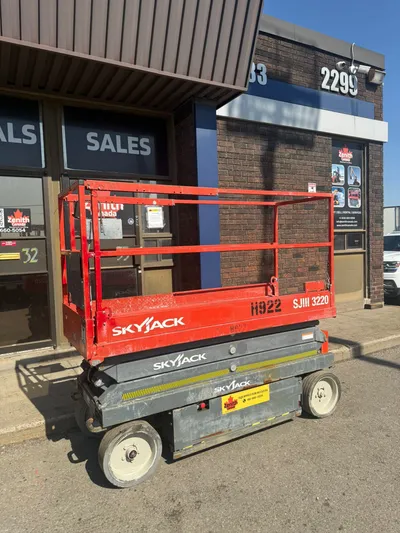 2017 Electric Skyjack Scissor Lift SJIII3220 | 900 LBS image 2