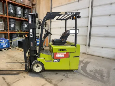 2016 Clark TMX25 image 2