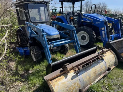 New Holland TC25D 4wd tractor loader mower image 1