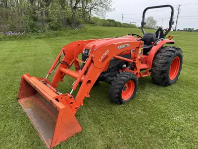 Kubota L4701 4wd with LA765 loader image 1