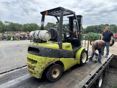 Clark C30L Forklift image 2