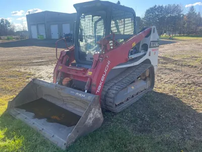 2017 Takeuchi TL12R2-CR 5211 image 1