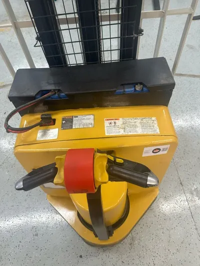 BUY RELIABLE YALE ELECTRIC PALLET STACKER image 1