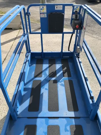 2008 Genie GS-3246 Electric Scissor Lift image 2