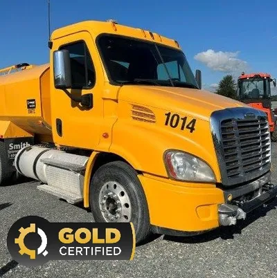 2014 Freightliner 113 image 1