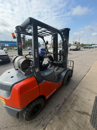 2018 LPG Toyota Forklift 8FGU25 | 5000 lbs image 2