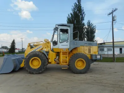 1996 Daewoo MG200 Wheel Loader image 1