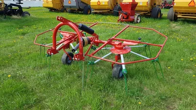 Farm King RT10 tedder image 2