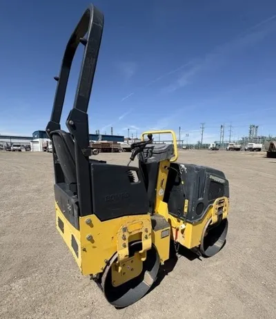 2015 Bomag BW900-50 Tandem Roller image 2