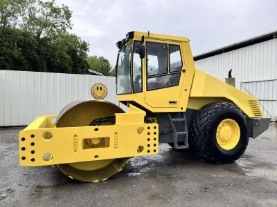 Single Drum Roller BOMAG BW216 D-3 used Navigation image 1