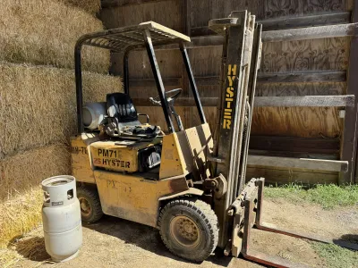 Hyster 25 propane forklift image 1