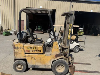 Hyster 25 propane forklift image 2