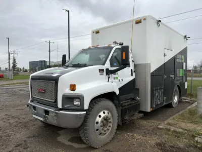 2008 GMC C7500 Lube Truck #9337 AS image 2