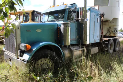 1995 Peterbilt Winch Truck image 1