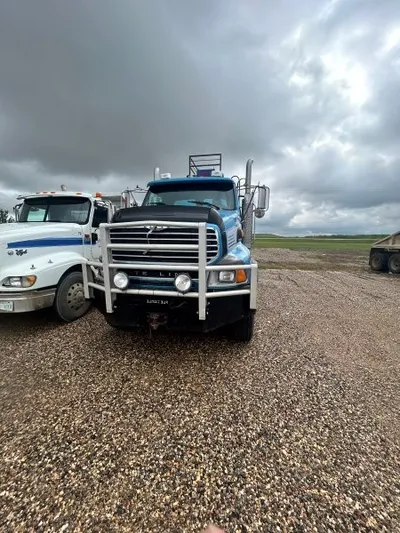 2004 Freightliner Water Truck image 2