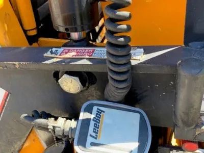 2019 LeeBoy 8510E image 2