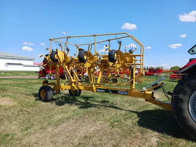 Vermeer TE3310 Tedder image 1