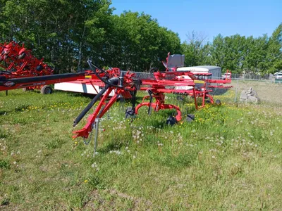 Kuhn GA9032 Rotary Rake image 2
