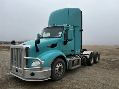 2018 Peterbilt 579 Day Cab Truck • Tandem Axle • Automated Transmission #11659 BP image 2