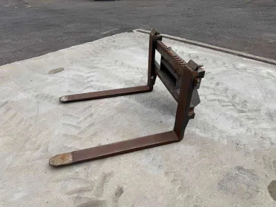 Fork MECALAC Pour Series 10 / 11 Et 12 - 1200mm used Navigation image 2