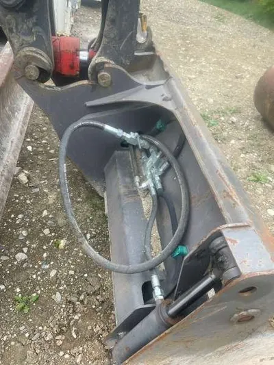 Attachment Pack + Bucket MECALAC C0nnect image 2