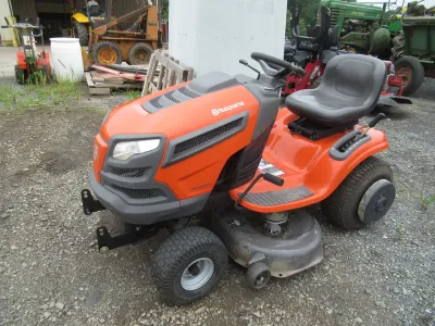 Husqvarna YTH 22V42 lawn tractor image 1