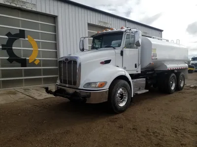 2010 Peterbilt 384 image 1