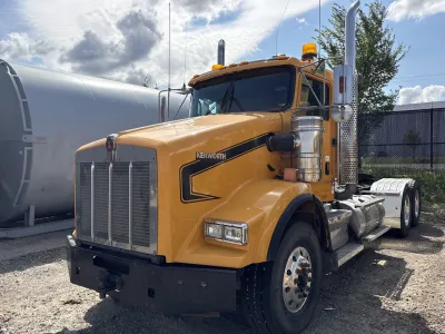 2013 Kenworth T800 Day Cab Truck #12143 AS image 2
