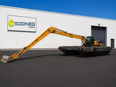 Amphibious Excavator JCB JS220LC image 1