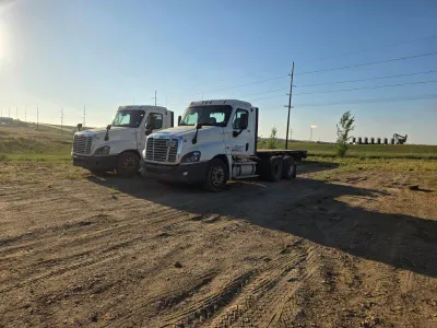 2016 Freightliner Cascadia image 1