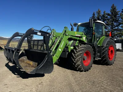2023 Fendt 516 Vario Tractor with Loader & 8ft Grapple Bucket • Tractor with Loader #11738 BP image 2